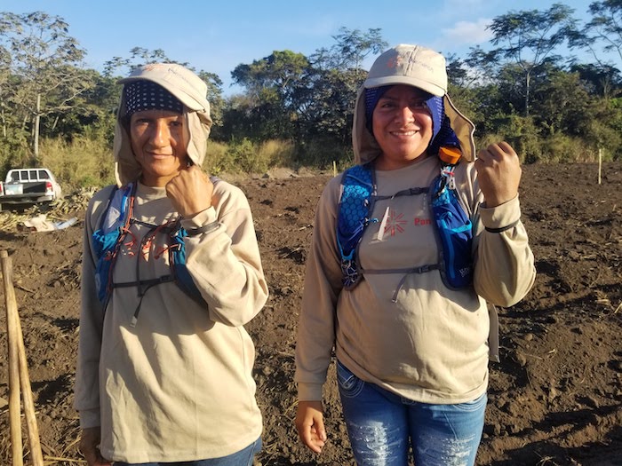 seeding women with wristbands