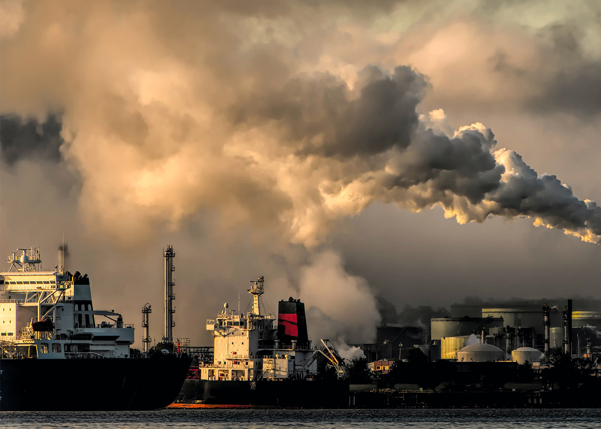 Power plant releasing steam and pollution into atmosphere