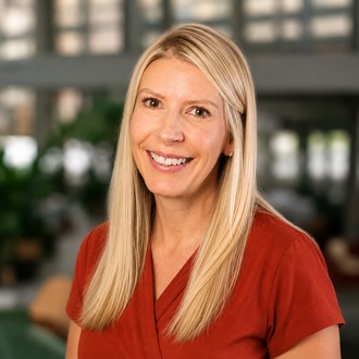 headshot of amy schamberg