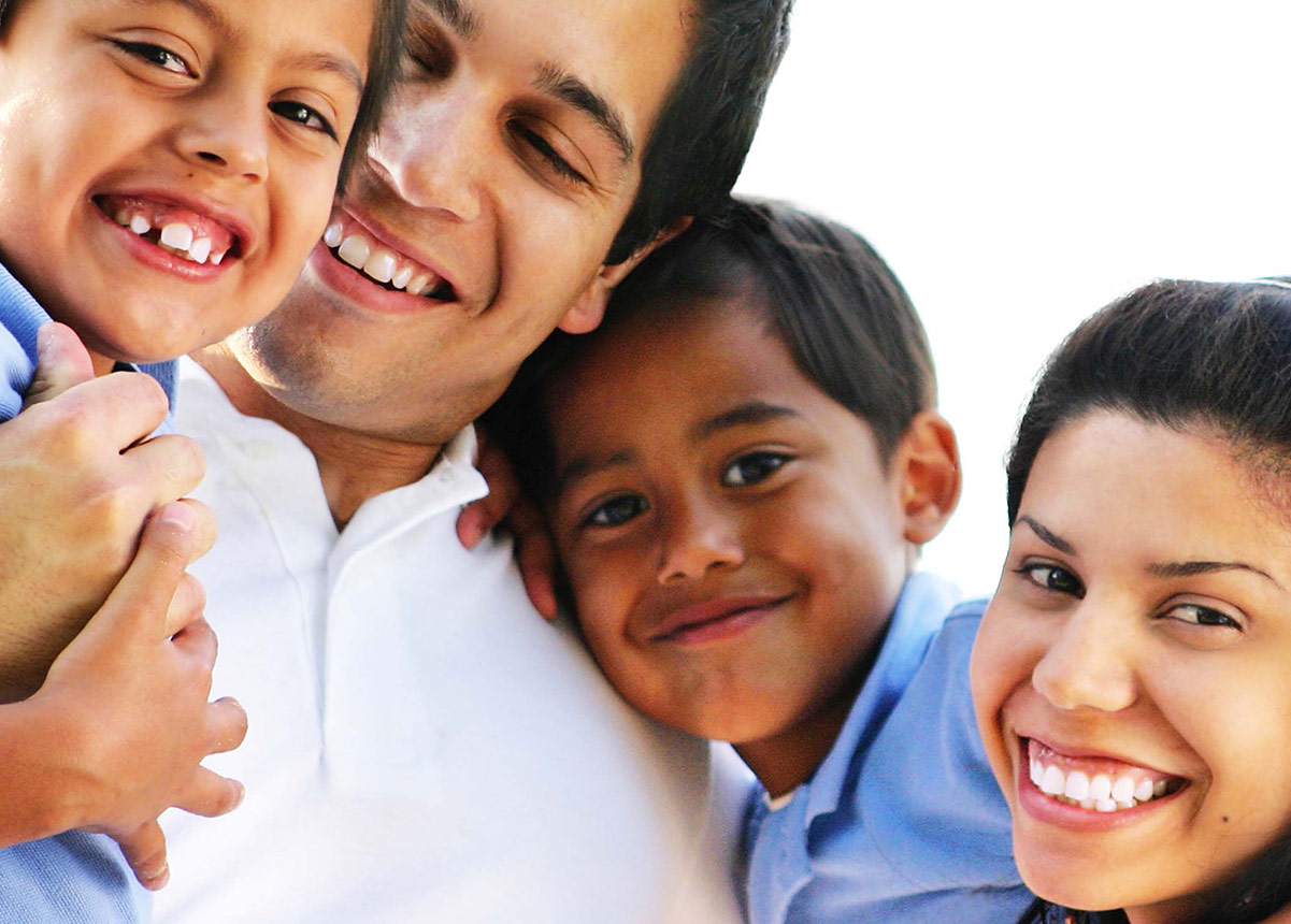A Latino family of four