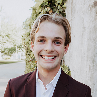 nicholas stoll headshot