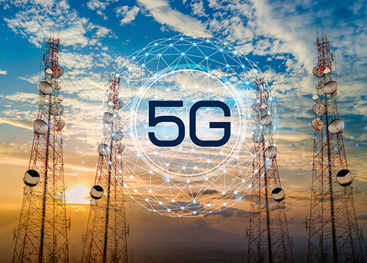 Cell towers with words 5G