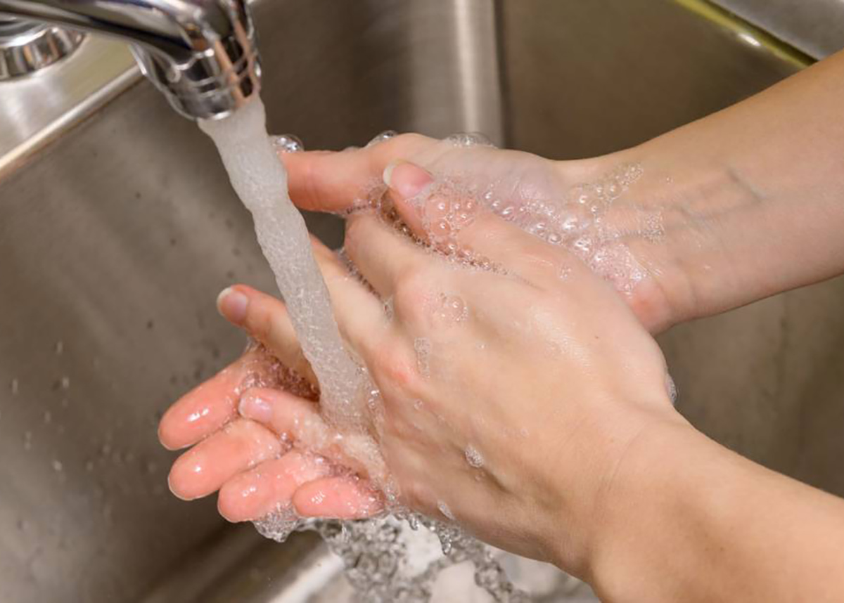 hands washing in sink